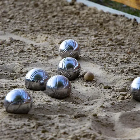 Kis Fakucko, Balatonhoz Koezel *