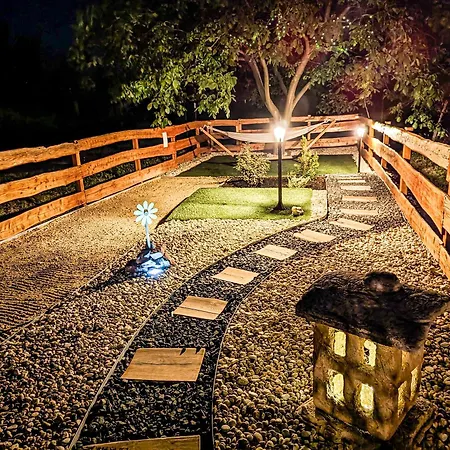 Kis Fakucko, Balatonhoz Koezel *