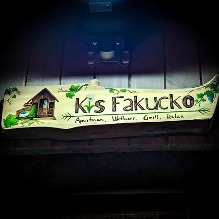 Kis Fakucko, Balatonhoz Koezel 아파트 Soly