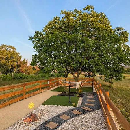 Kis Fakucko, Balatonhoz Koezel Apartment