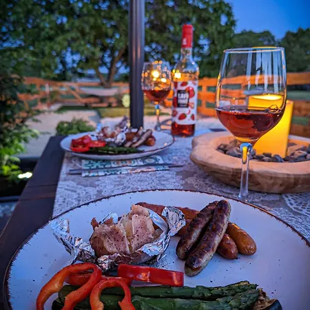 Kis Fakucko, Balatonhoz Koezel Soly