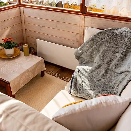 Kis Fakucko, Balatonhoz Koezel *